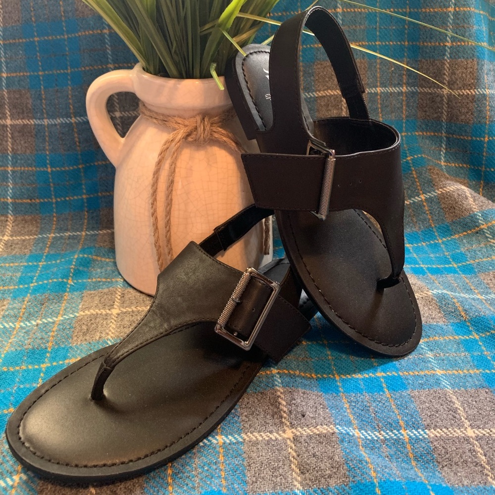 Simply Vera Wang sandals